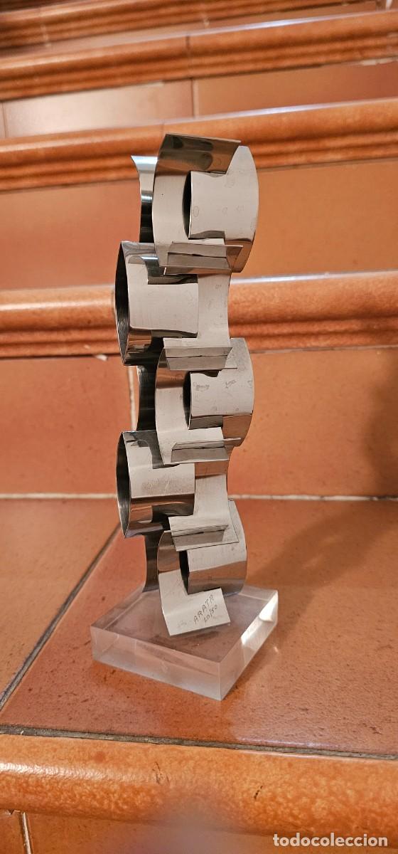 Arte: Escultura de Arata Isazaki modelo arquitect&oacute;nico tirada limitada