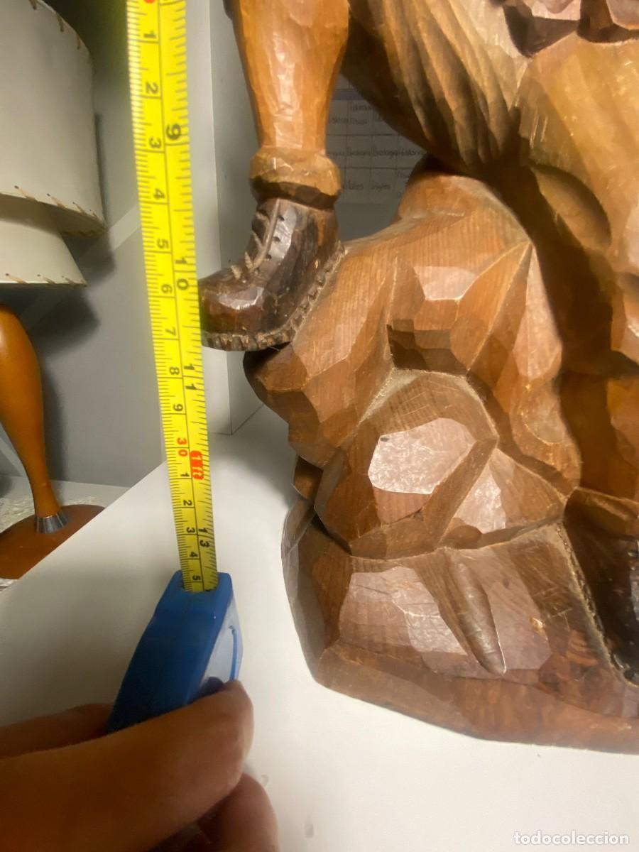 Kunst: Figura de Alemania Esta pieza es una talla de madera alemana antigua que representa a un cazador (J&auml;