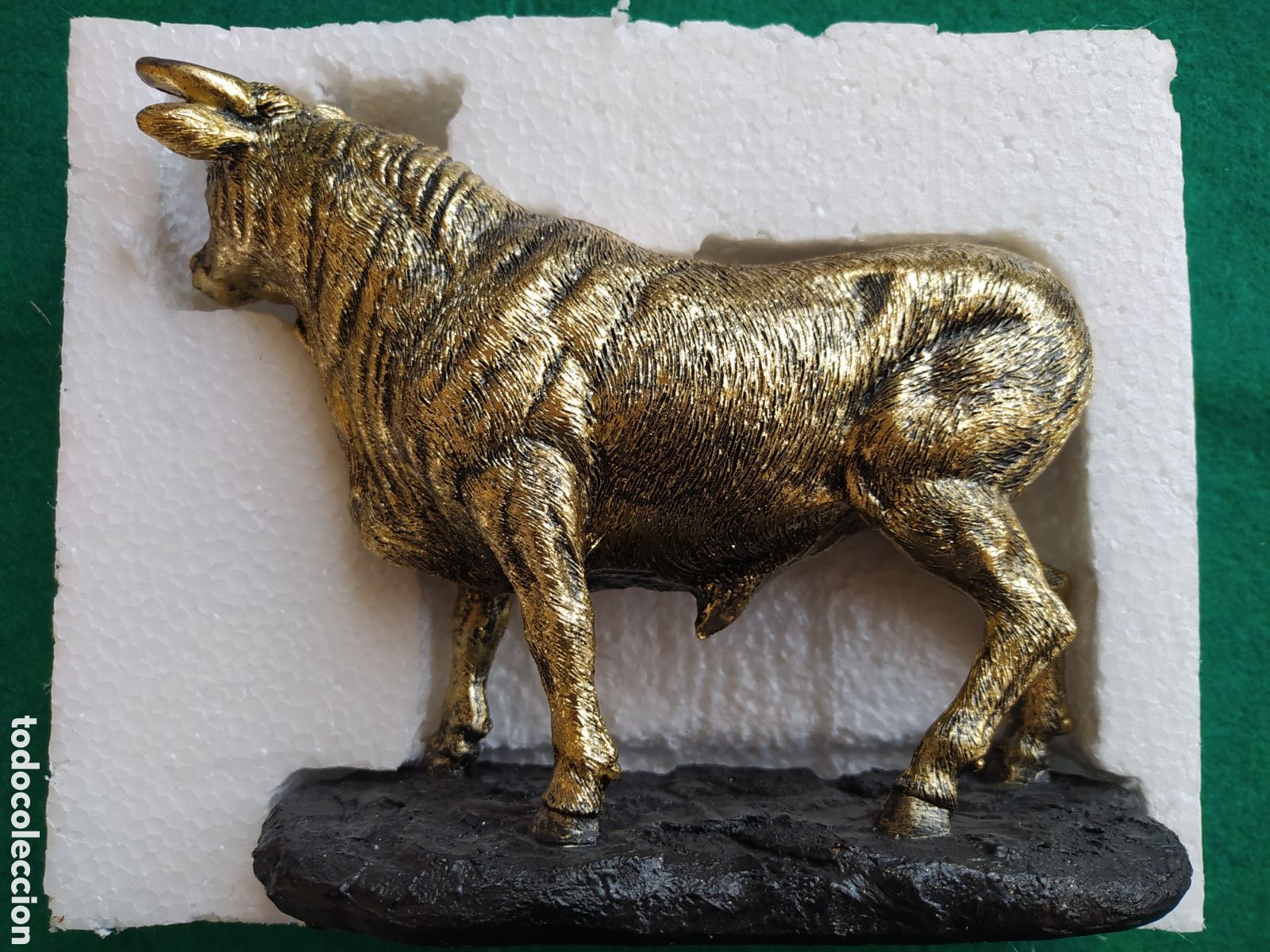 Arte: Figura de Toro Dorado de Resina 22 cm | Decoraci&oacute;n Elegante y Moderna