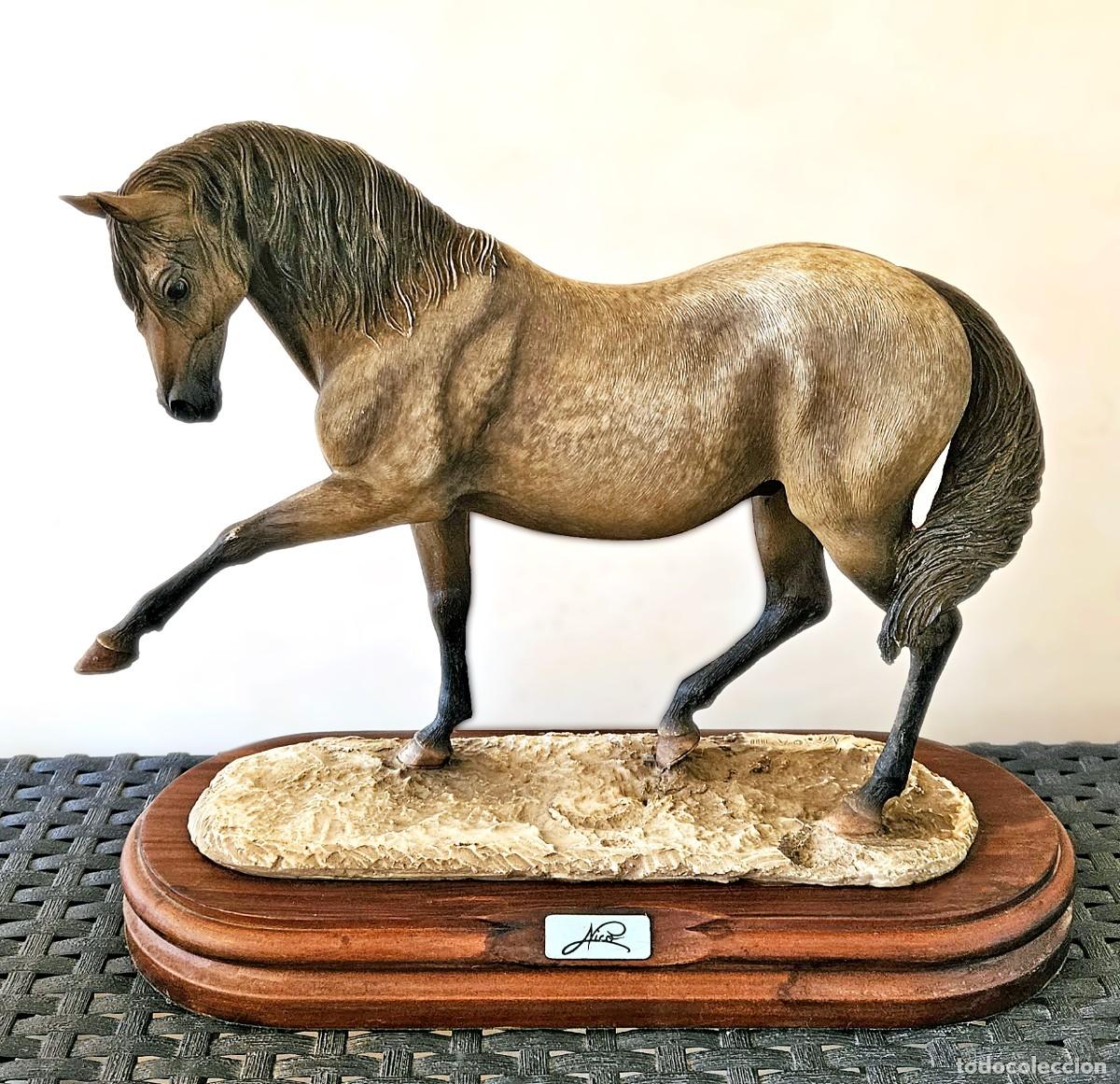 Arte: Escultura artistica original fabricada en resina y alabastro del escultor espa&ntilde;ol R. Nico 1980