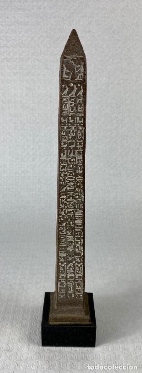 Arte: Reproducci&oacute;n art&iacute;stica del Obelisco de Luxor Antiguo Egipto 32x6cm