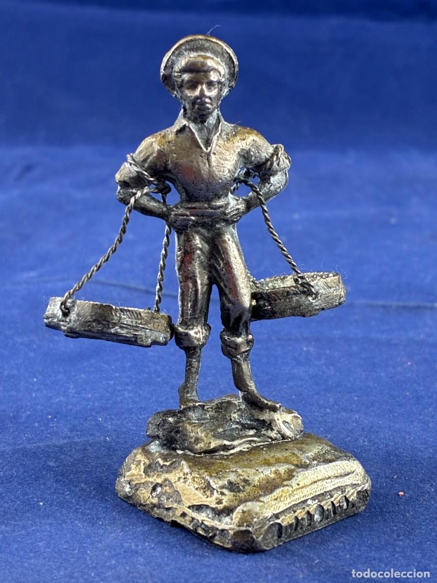 Arte: Antiguo Cenachero M&aacute;laga Figura Metal con Cenachos Originales Recuerdo Andaluz Muy Buen Estado