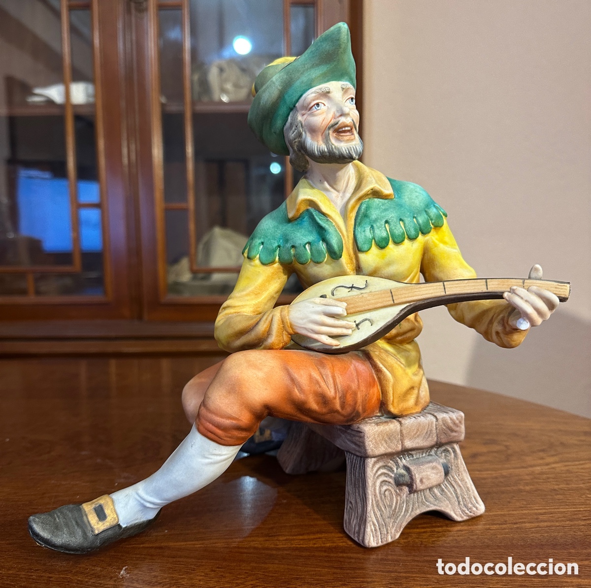 Arte: Figura cer&aacute;mica trovador