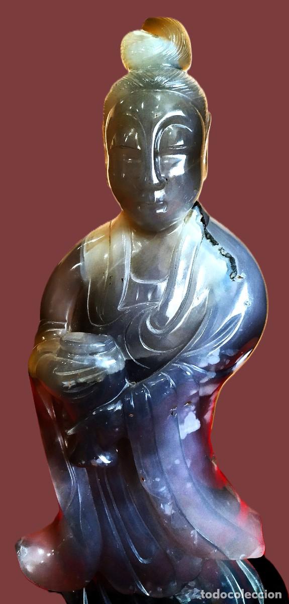 Art: Figura de Gheisa. Jade Gris y blanco.Gran tama&ntilde;o 30 cms.