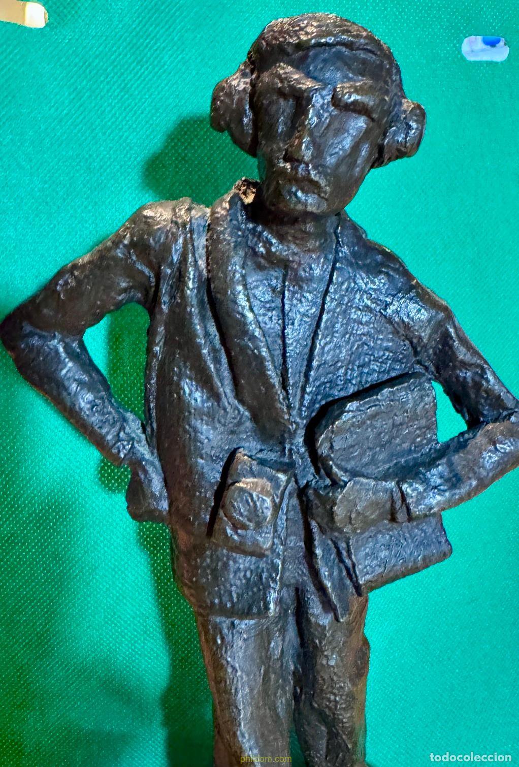 Kunst: ESCULTURA PERIODISTA FOTOGRAFO DE BRONCE SOBRE PEANA MARMOL 30 x 12 x 8 cm.