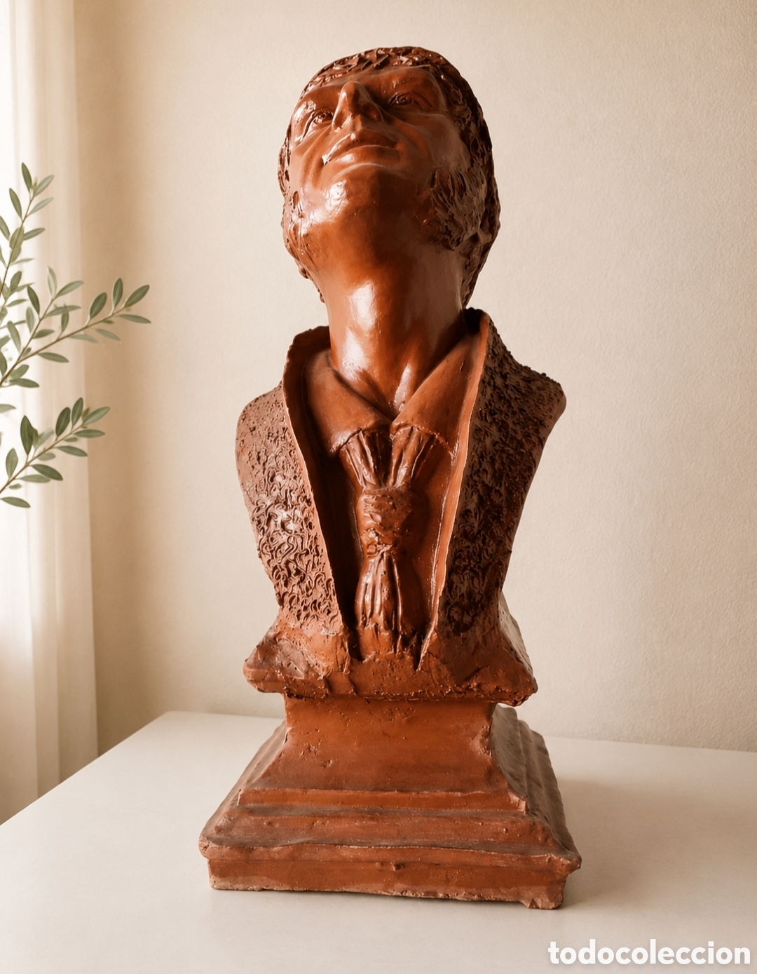Arte: Busto masculino de barro