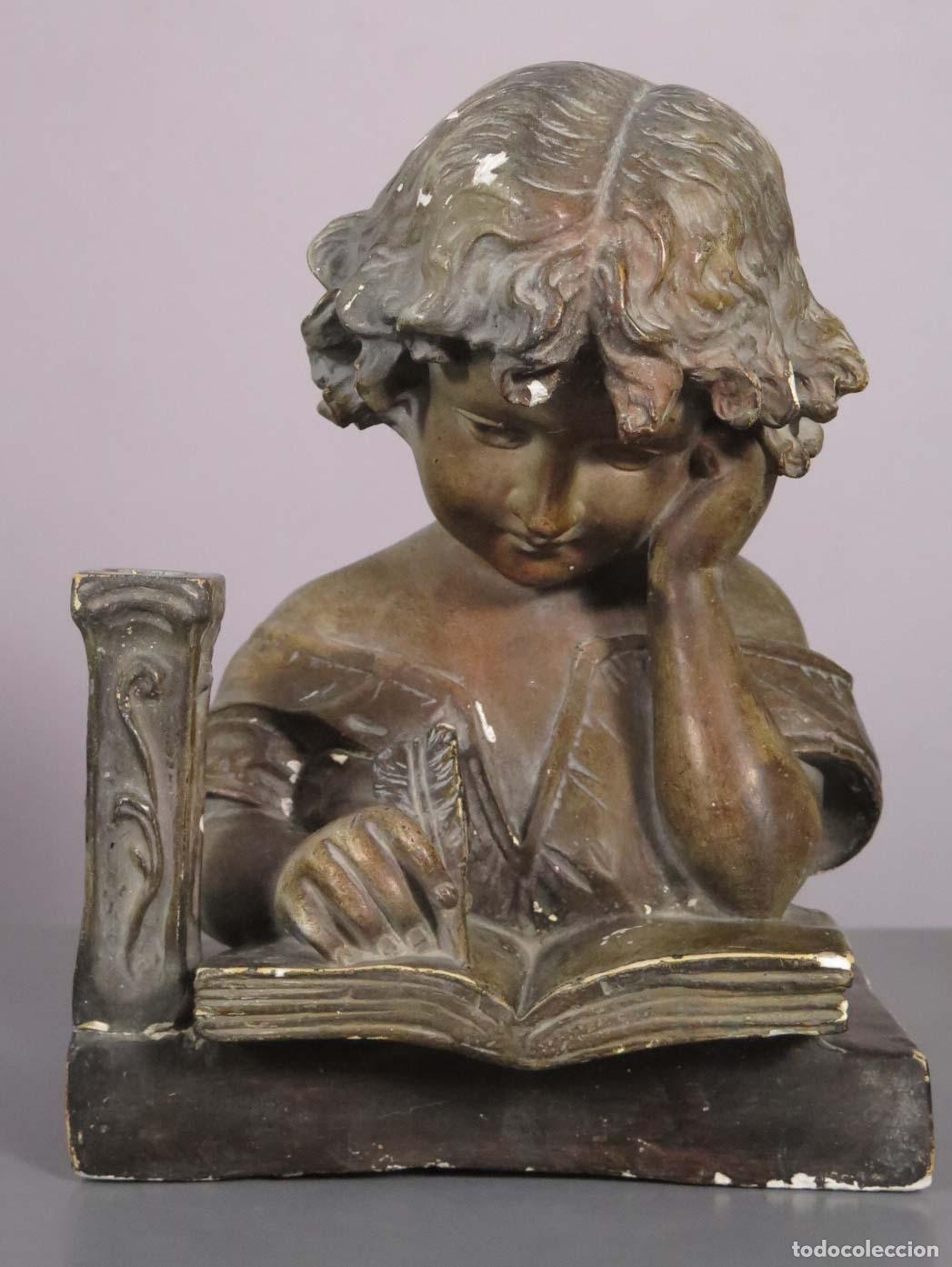 Arte: NI&Ntilde;A ESTUDIANDO. PORTAVELA. HACIA 1890. ESTUO POLICROMADO. FIRMADO A. BLAS.