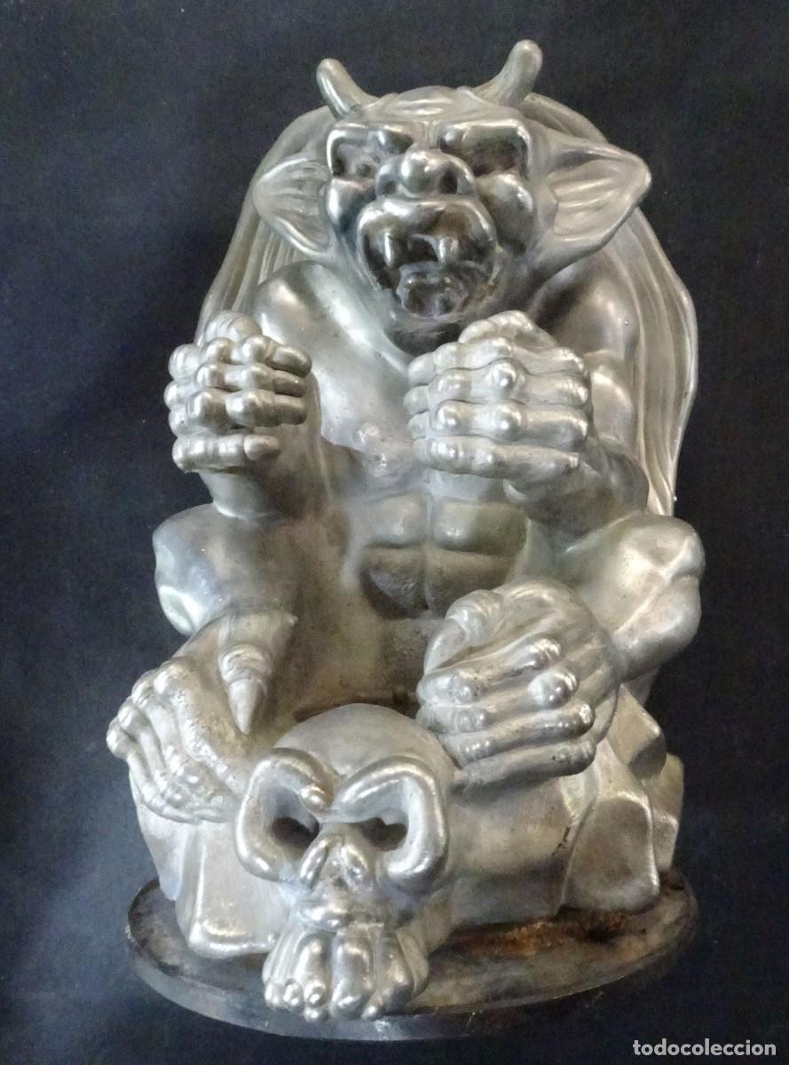 Arte: ESCULTURA GARGOLA CON CALAVERA EN ZINC TECXX 507