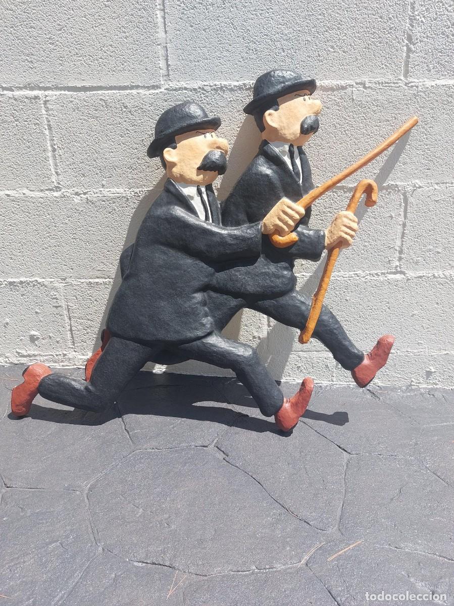 Art: TINT&Iacute;N. FIGURA ORIGINAL CARTON PIEDRA DE DUPOND Y DUPONT. JOSEP MATEU. PIEZA &Uacute;NICA 85 CM