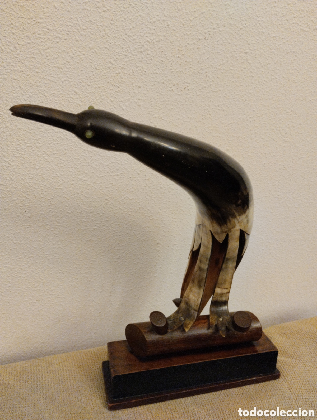 Arte: Escultura pajaro realizada en asta de toro