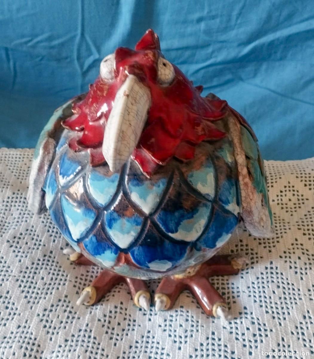 Arte: Figura decorativa de cer&aacute;mica art&iacute;stica con forma de ave