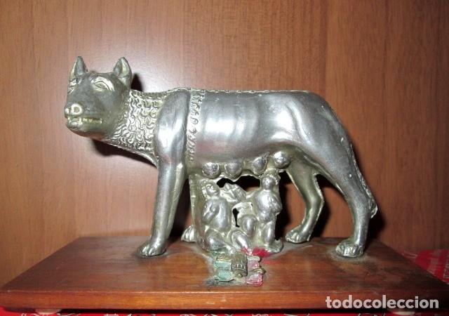 Arte: Militaria Ventennio &ndash; Lupa Romana Capitolina con Fascio Littorio e Nastro Tricolore su Base in Legno