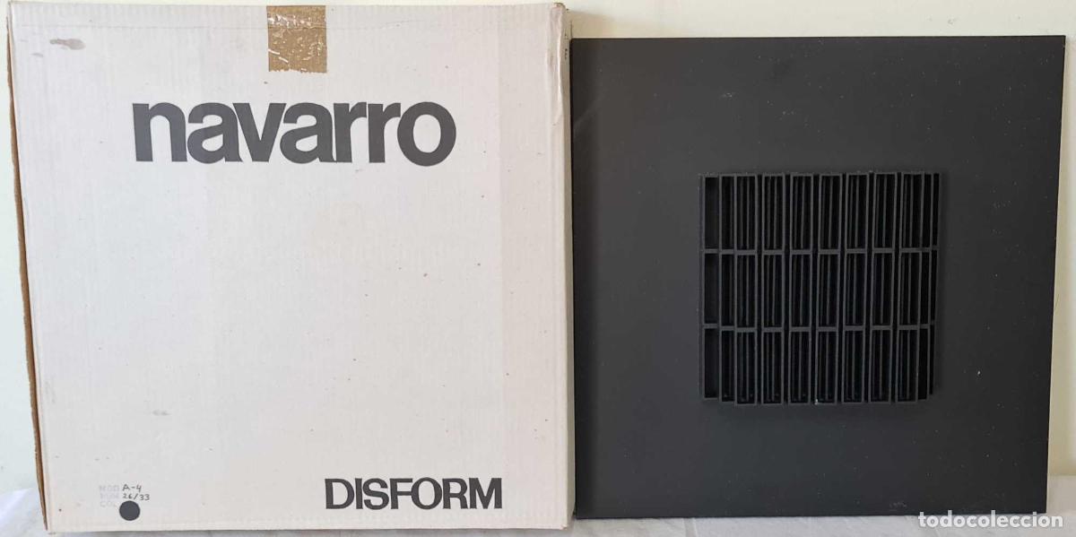 Arte: JOSEP NAVARRO. ESCULTURA MODULAR OSCILANTE. METAL ESMALTADO. DISFORM. 1974.