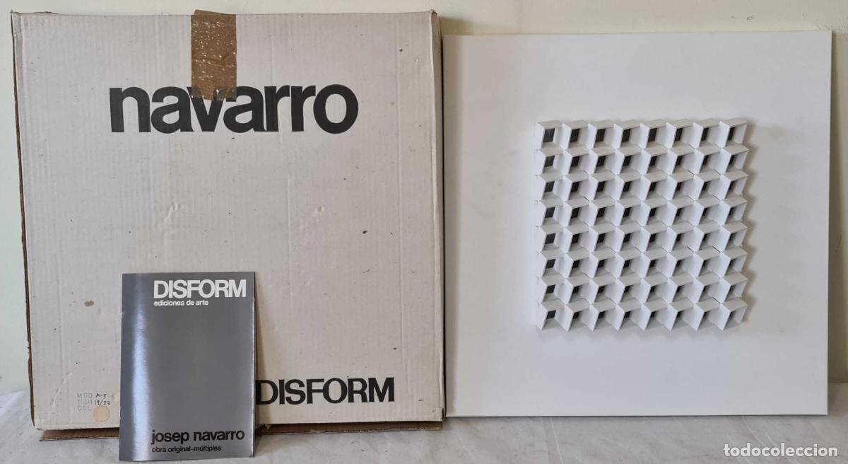 Arte: JOSEP NAVARRO. ESCULTURA MODULAR OSCILANTE. METAL ESMALTADO. DISFORM. 1974.