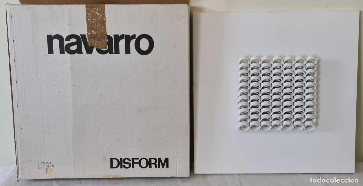 Kunst: JOSEP NAVARRO. ESCULTURA MODULAR OSCILANTE. METAL ESMALTADO. DISFORM. 1974.