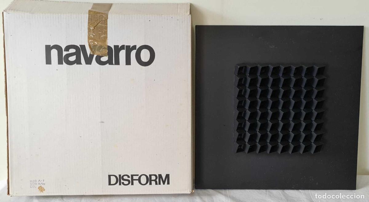 Art: JOSEP NAVARRO. ESCULTURA MODULAR OSCILANTE. METAL ESMALTADO. DISFORM. 1974.
