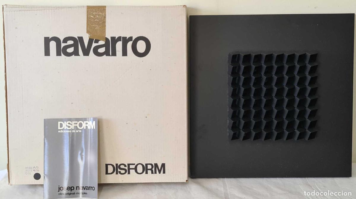 Arte: JOSEP NAVARRO. ESCULTURA MODULAR OSCILANTE. METAL ESMALTADO. DISFORM. 1974.