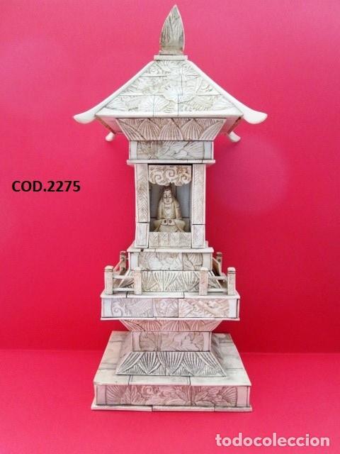 Arte: Elegante antica pagoda ornamentale vintage
