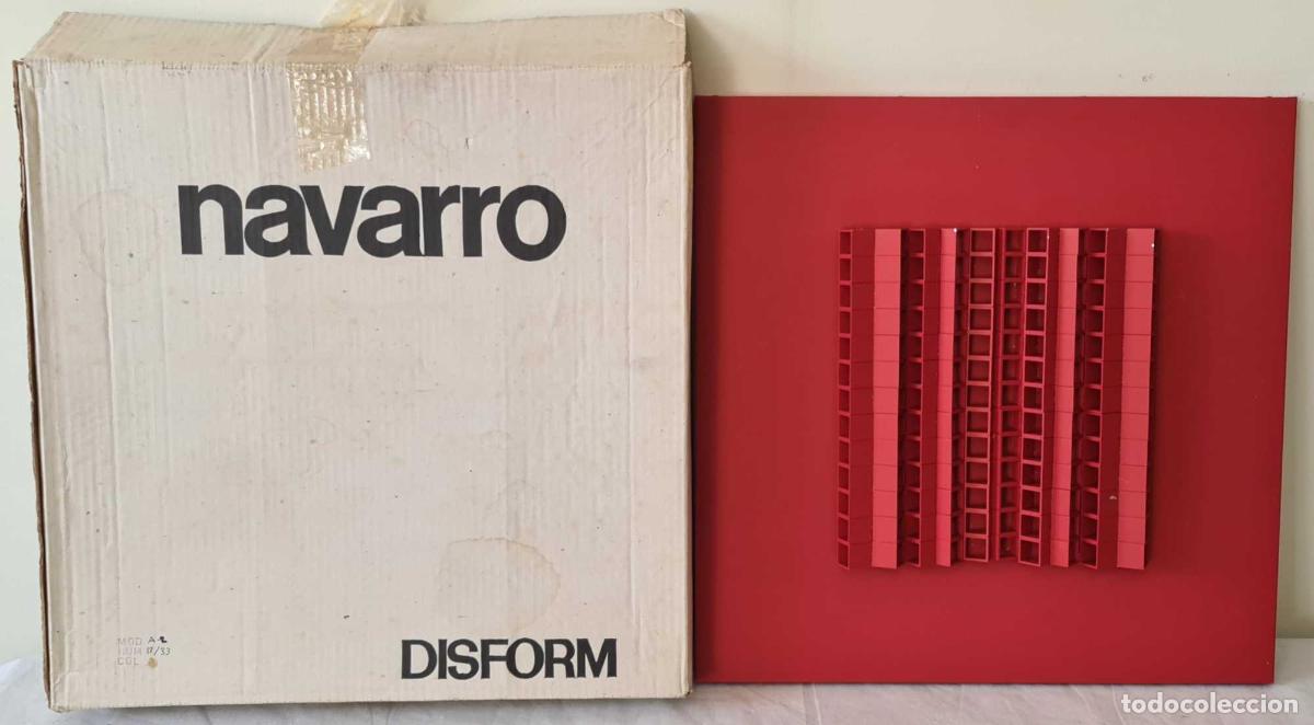 Arte: JOSEP NAVARRO. ESCULTURA MODULAR OSCILANTE. METAL ESMALTADO. DISFORM. 1974.