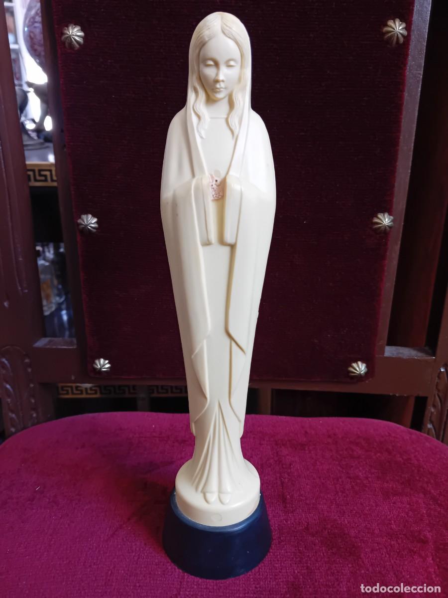 Arte: Virgen Mar&iacute;a realizada en pl&aacute;stico duro d&eacute;cada de los 60