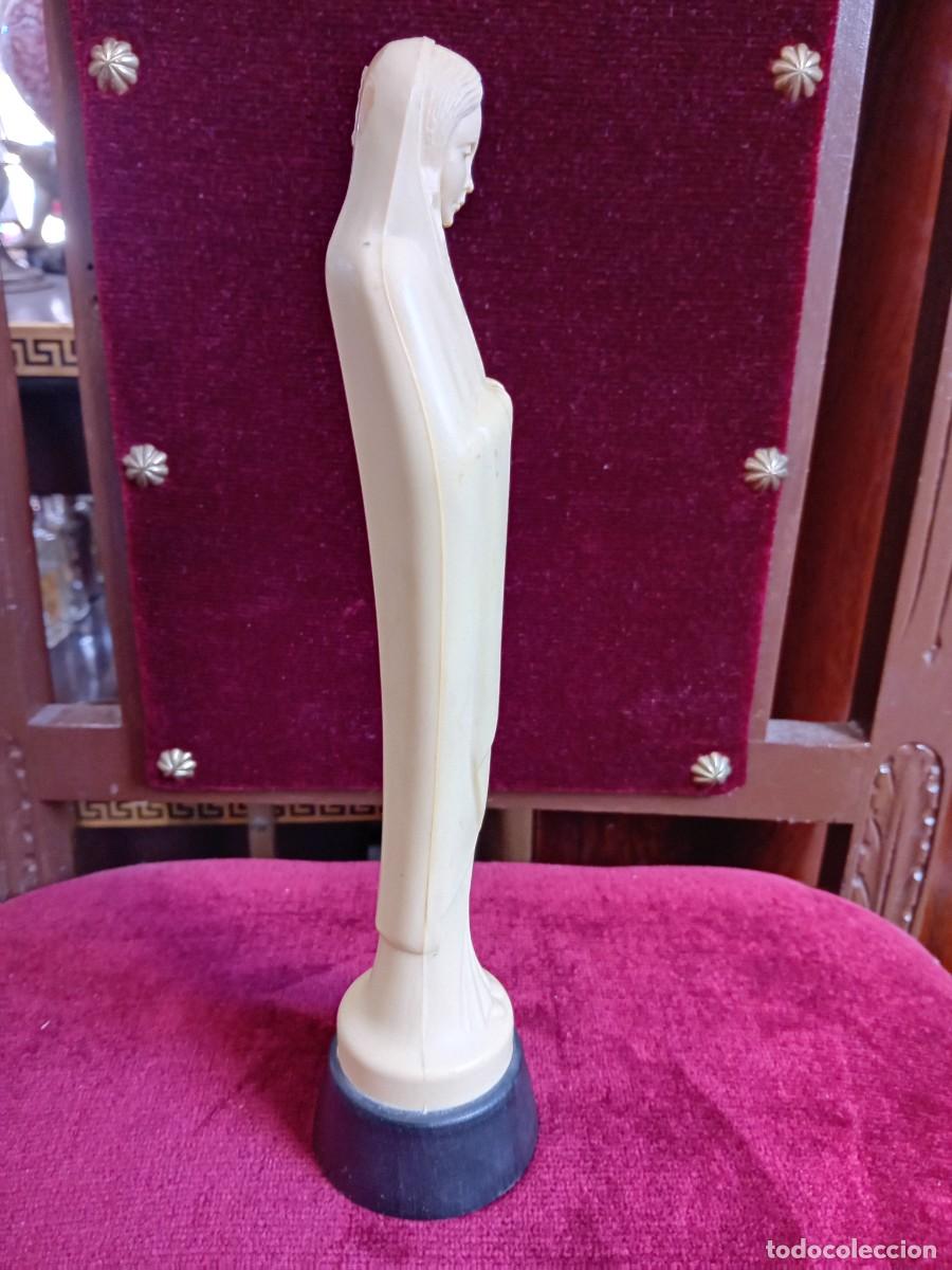 Arte: Virgen Mar&iacute;a realizada en pl&aacute;stico duro d&eacute;cada de los 60 - Foto 2