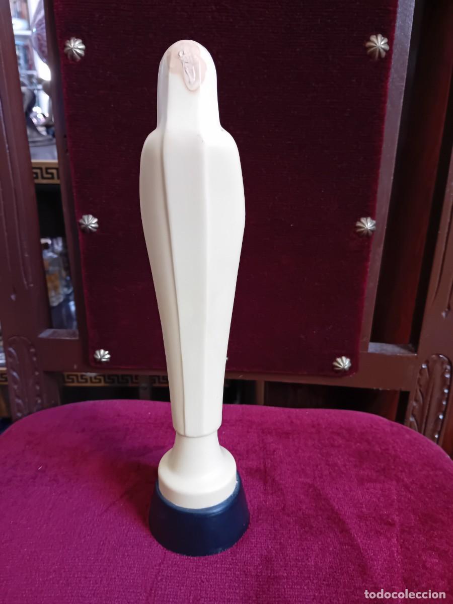 Arte: Virgen Mar&iacute;a realizada en pl&aacute;stico duro d&eacute;cada de los 60 - Foto 3