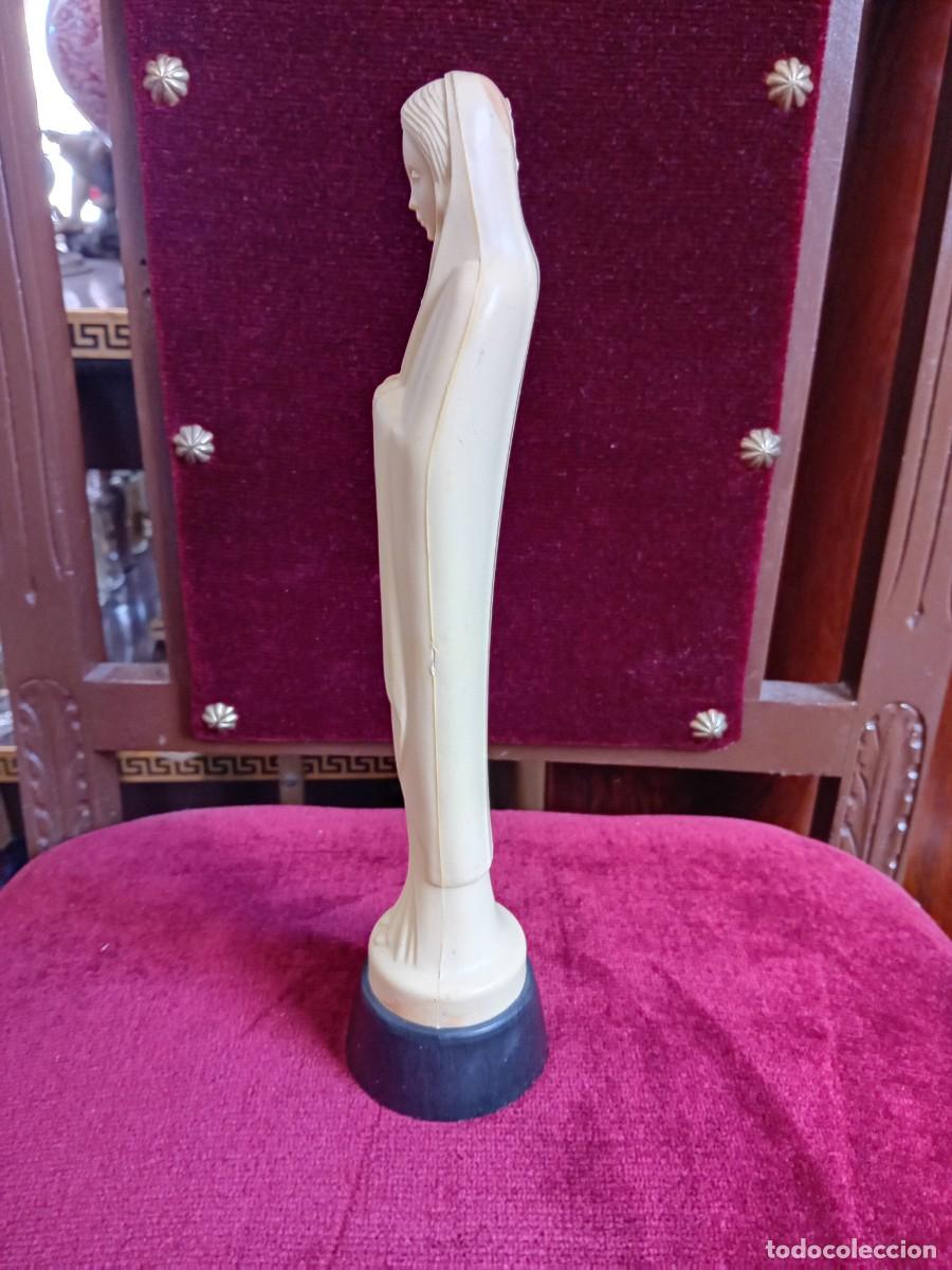 Arte: Virgen Mar&iacute;a realizada en pl&aacute;stico duro d&eacute;cada de los 60 - Foto 4