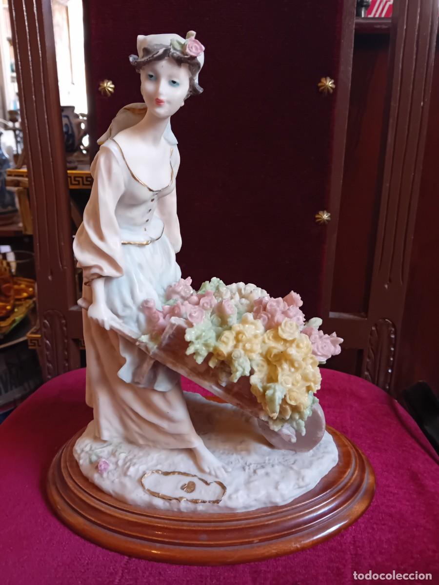 Art: Mujer con carro de rosas realizado en marmolina r&eacute;plica de Giuseppe Armani