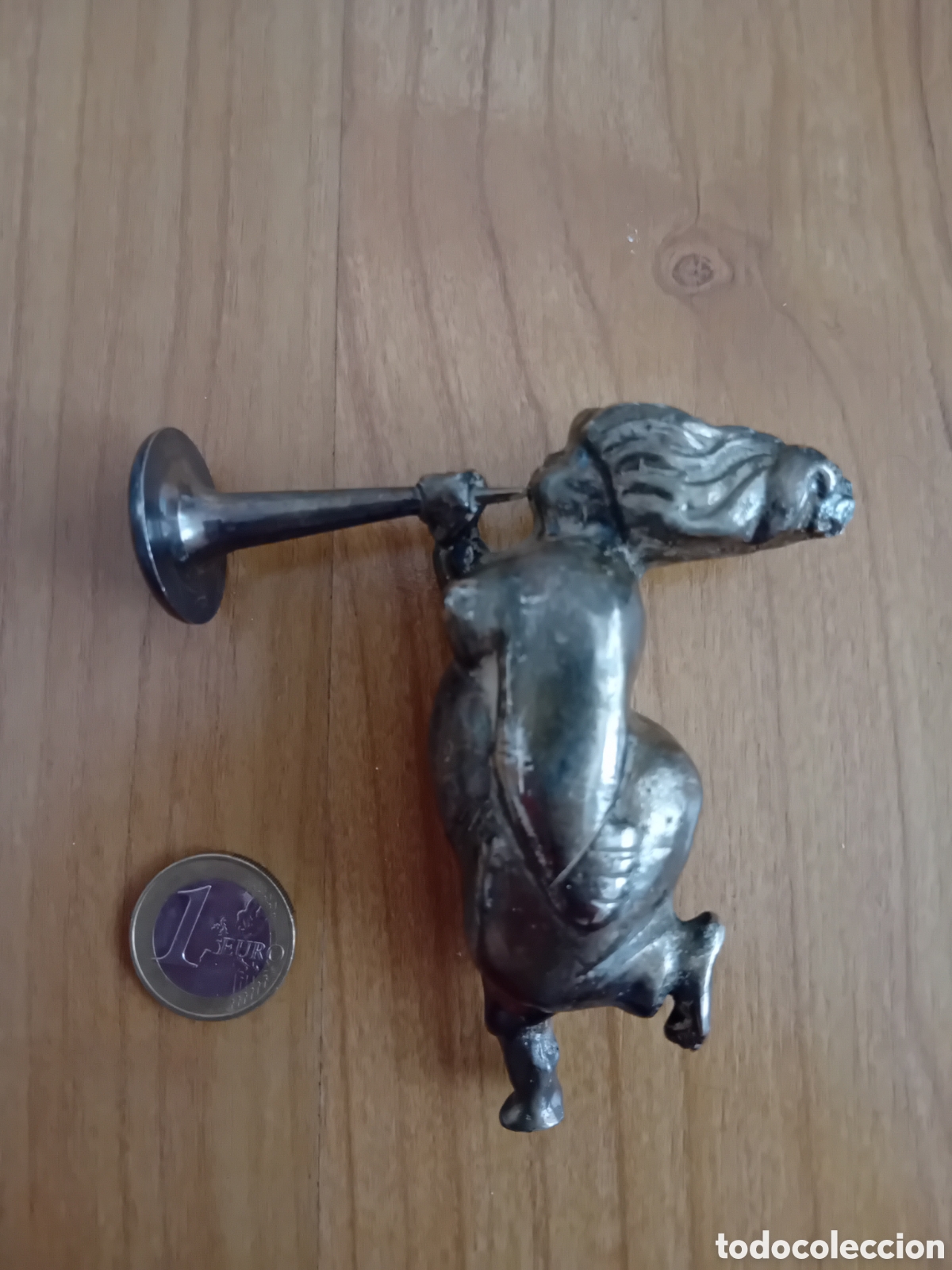 Arte: FIGURA PLATEADA. DIOSA FAMA, DISE&Ntilde;ADA POR ANTONIO MINGOTE. METALICA Y PESADA. PREMIO AMPE