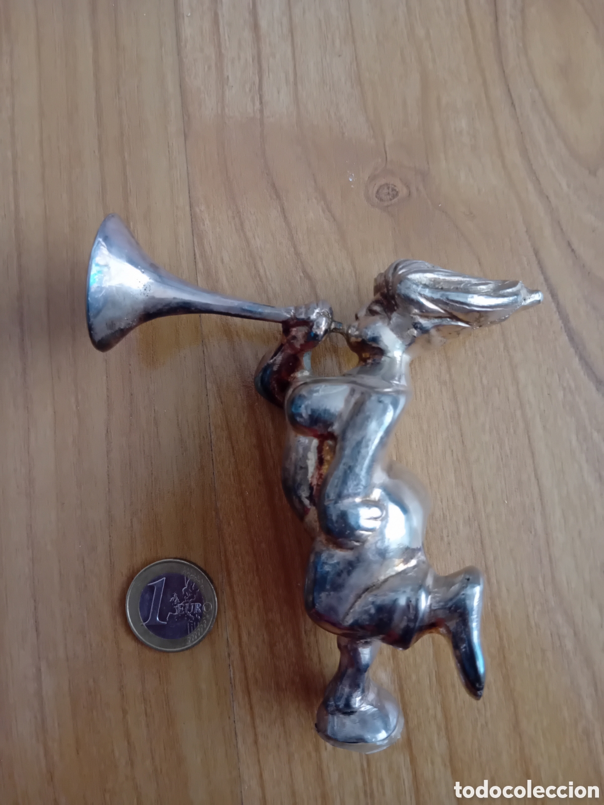 Arte: FIGURA PLATEADA. DIOSA FAMA, DISE&Ntilde;ADA POR ANTONIO MINGOTE. METALICA Y PESADA. PREMIO AMPE