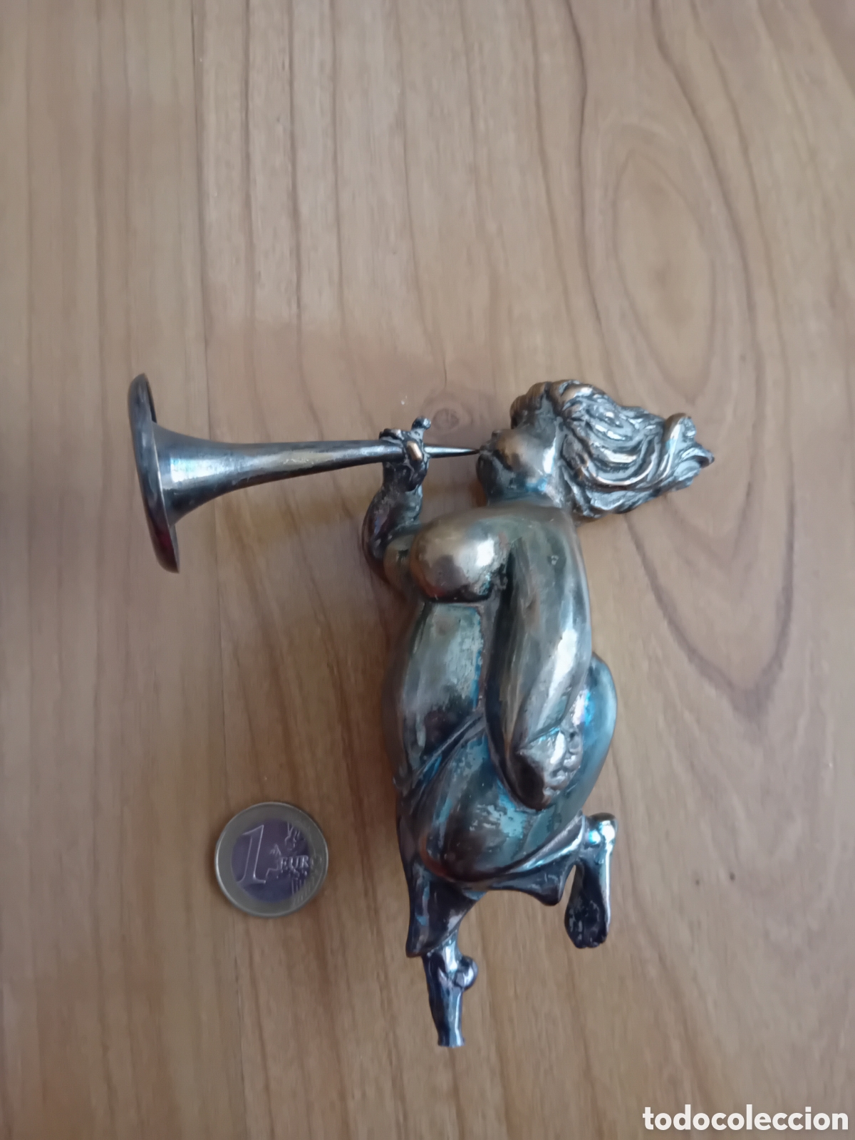 Arte: FIGURA PLATEADA. DIOSA FAMA, DISE&Ntilde;ADA POR ANTONIO MINGOTE. METALICA Y PESADA. PREMIO AMPE