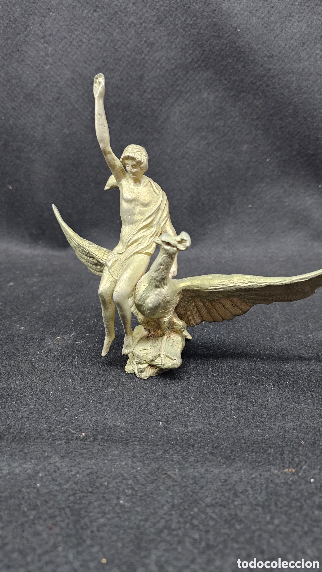 Arte: escultura corporativa de la hist&oacute;rica compa&ntilde;&iacute;a de seguros espa&ntilde;ola La Uni&oacute;n y el F&eacute;nix Espa&ntilde;ol