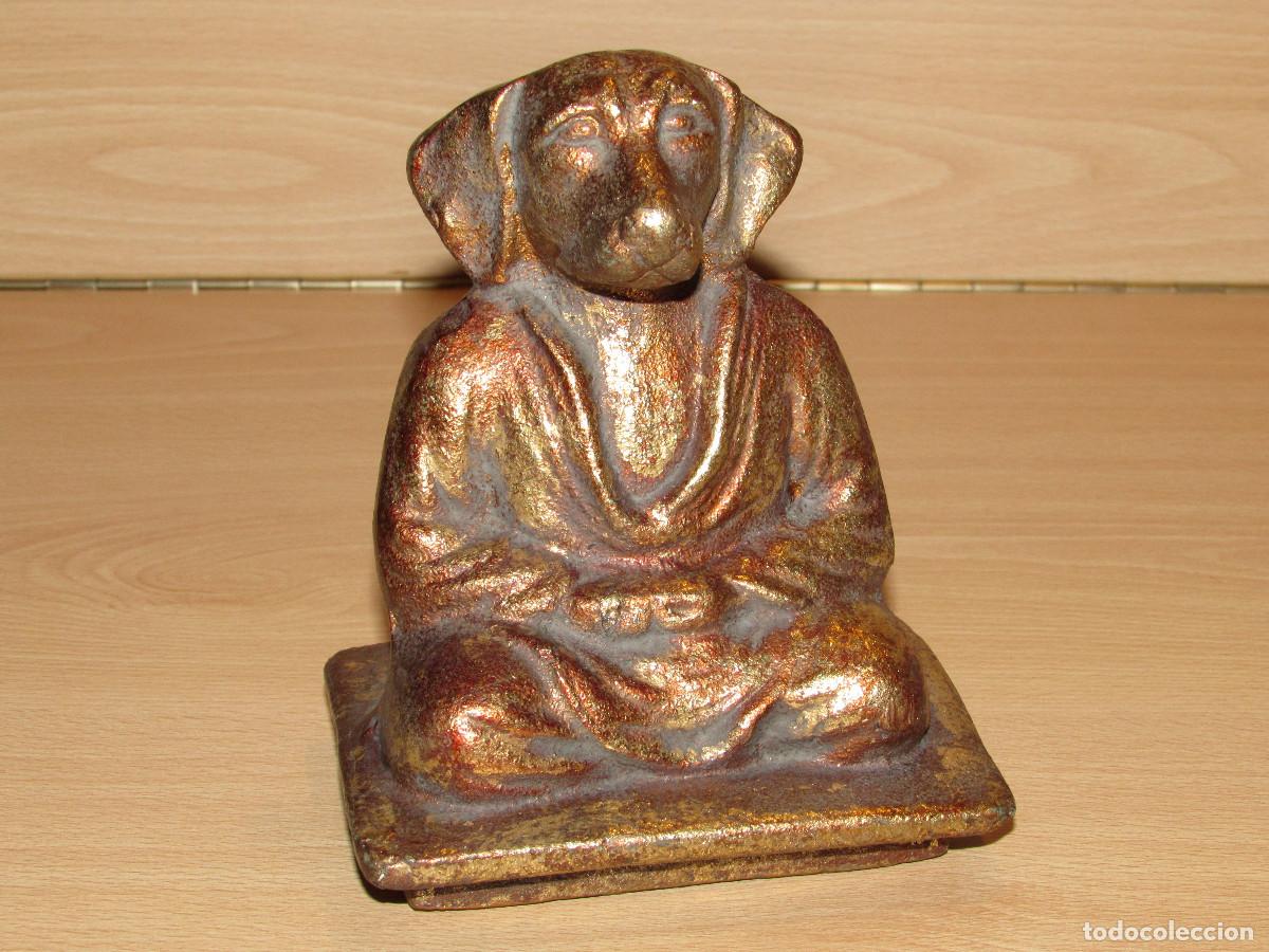 Kunst: Escultura figura oriental asi&aacute;tica perro en kimono meditando metal 1807 gr