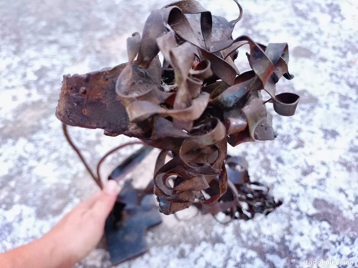 Art: Antigua escultura Brutalista forja flores