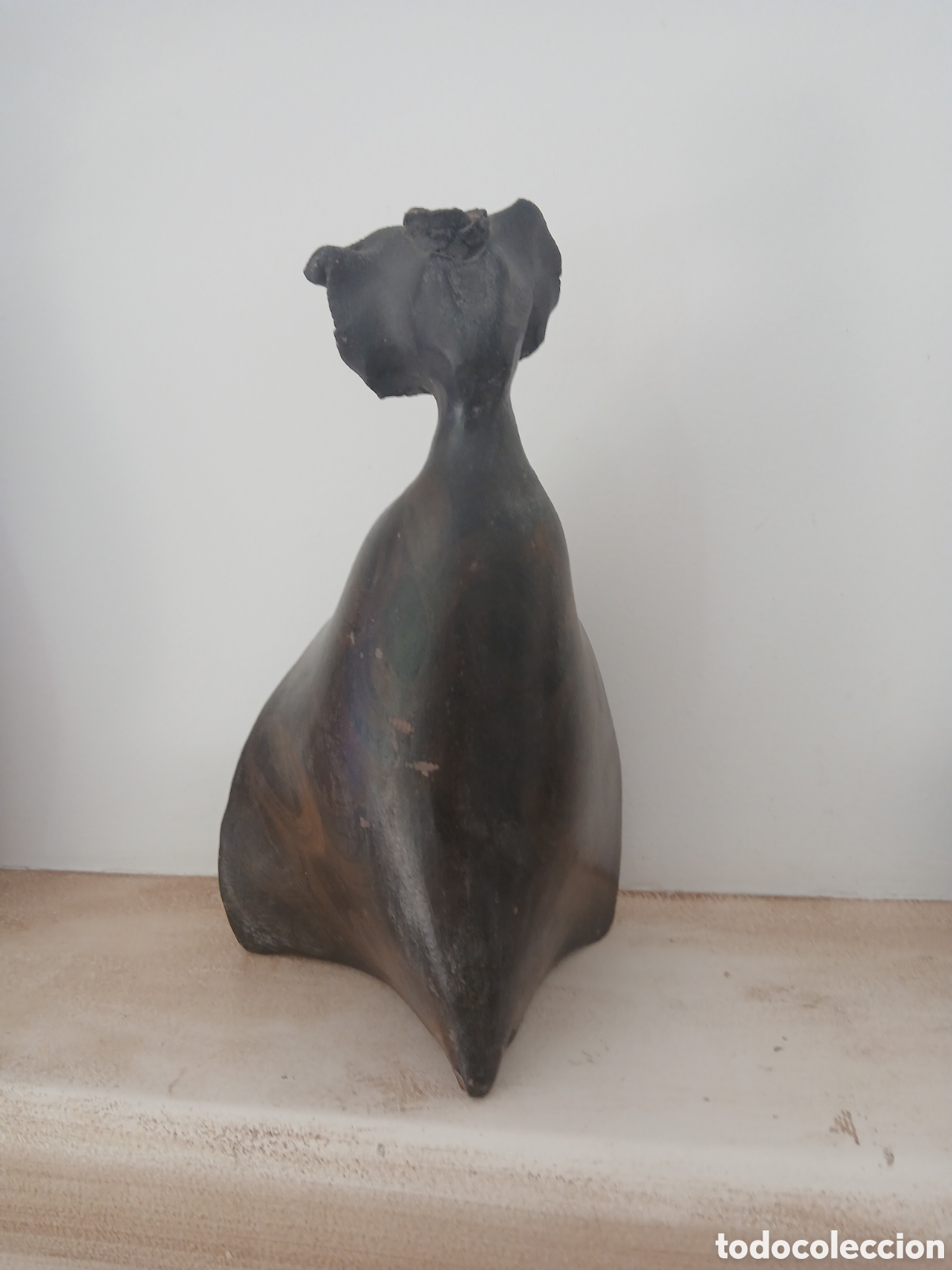 Arte: Escultura firmada un sellada indentificar desconosco el material