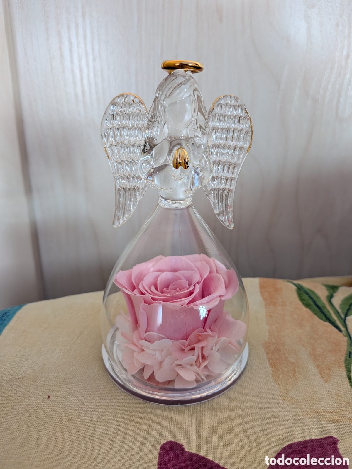 Arte: Figura de &aacute;ngel rosa