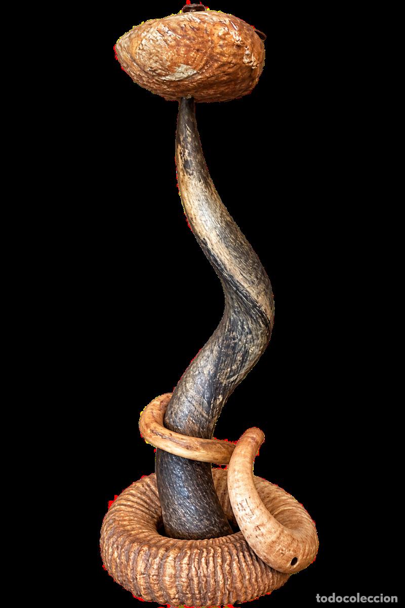 Arte: ESPECTACULAR ESCULTURA EN ASTA/CUERNO Y CONCHA MARINA - 75CM - PIEZA &Uacute;NICA - ARTESANAL
