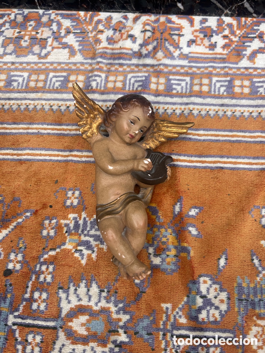 Arte: figura vintage de un &aacute;ngel querub&iacute;n m&uacute;sico tocando el arpa o lira