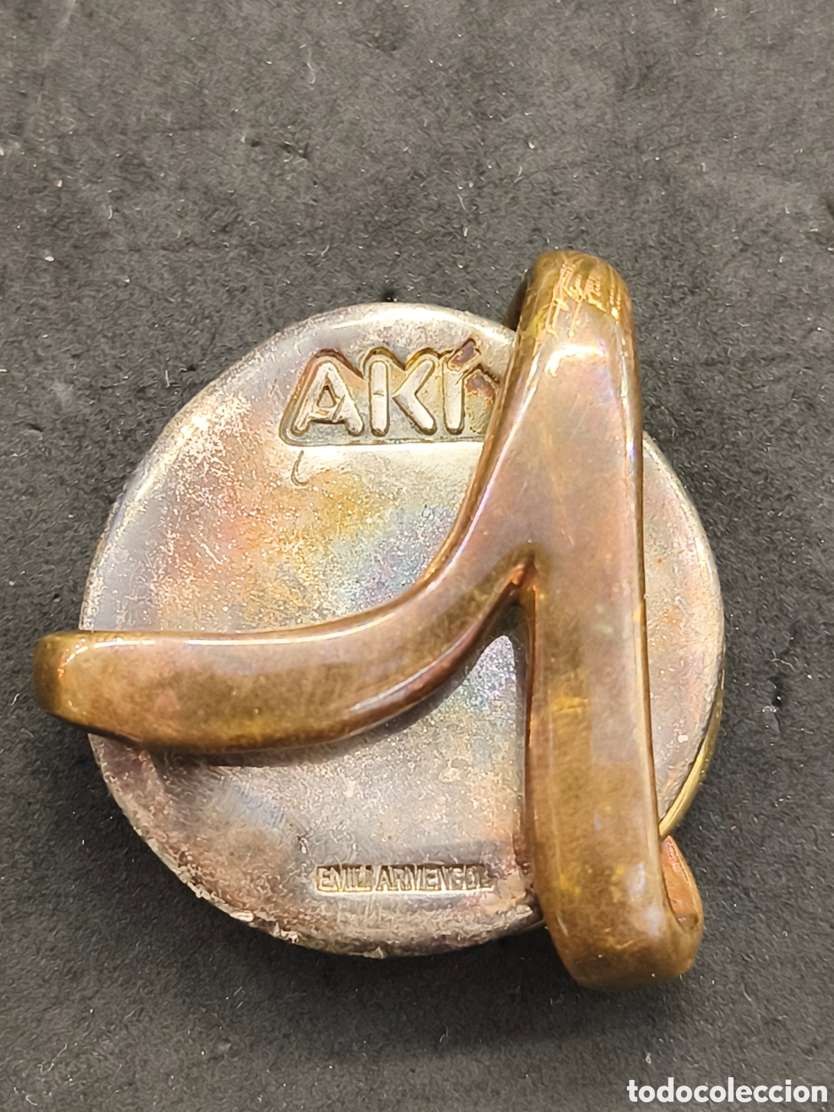 Arte: Emili Armengol, peque&ntilde;a escultura o colgante &rdquo;AKI&rdquo; En plata, Cobre y Ba&ntilde;o oro