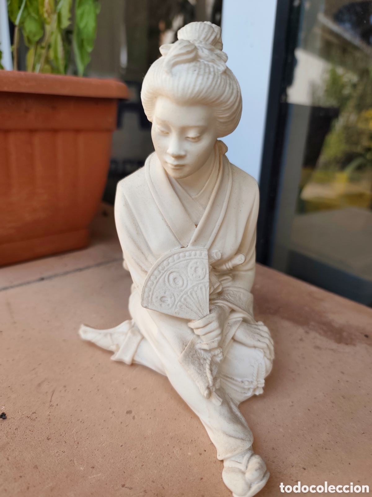 Arte: Geisha en marmolina. Unos 20 cm. Vintage a&ntilde;os 90
