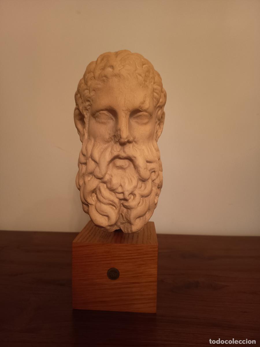Arte: Busto de Zeus en yeso. Museo de la acr&oacute;polis