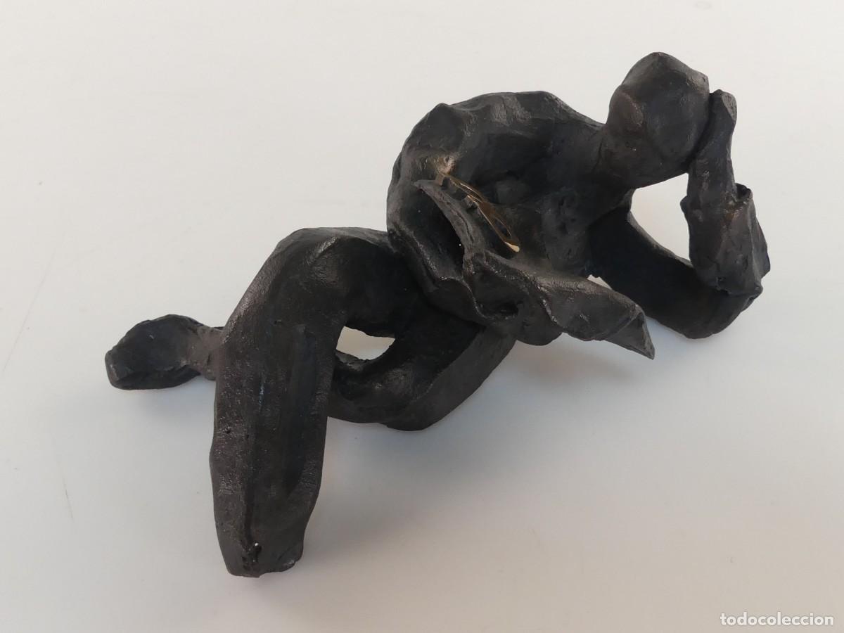 Arte: ESCULTURA DE BRONCE - HOMBRE LEYENDO