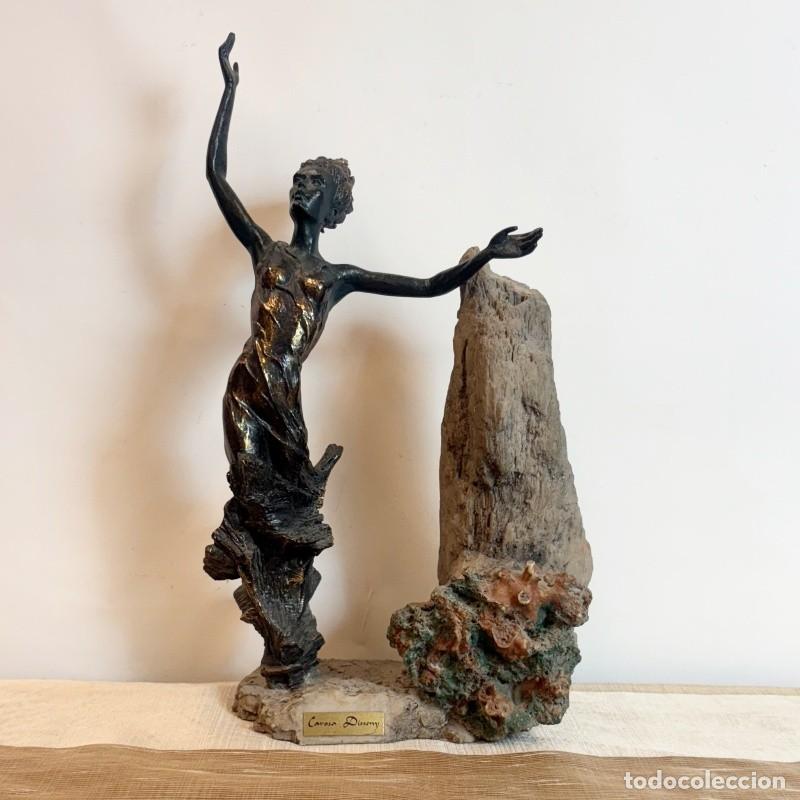 Arte: Escultura Mujer y Piedra