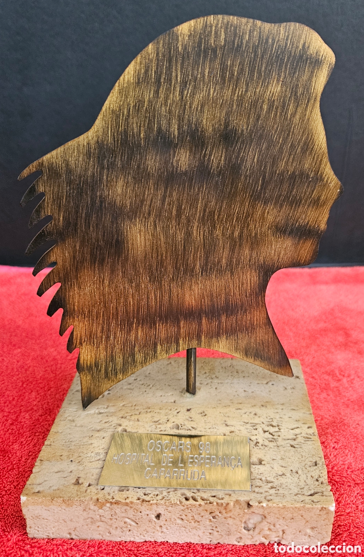 Arte: Escultura / Trofeo &rdquo;Oscars 98 Hospital de L'Esperan&ccedil;a Caparruda&rdquo; &ndash; Base M&aacute;rmol Travertino (16 cm ).