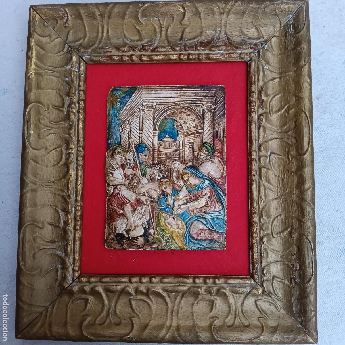 Arte: ESTUCO ANTIGUO ENMARCADO CON LA ADORACION AL NI&Ntilde;O JESUS.