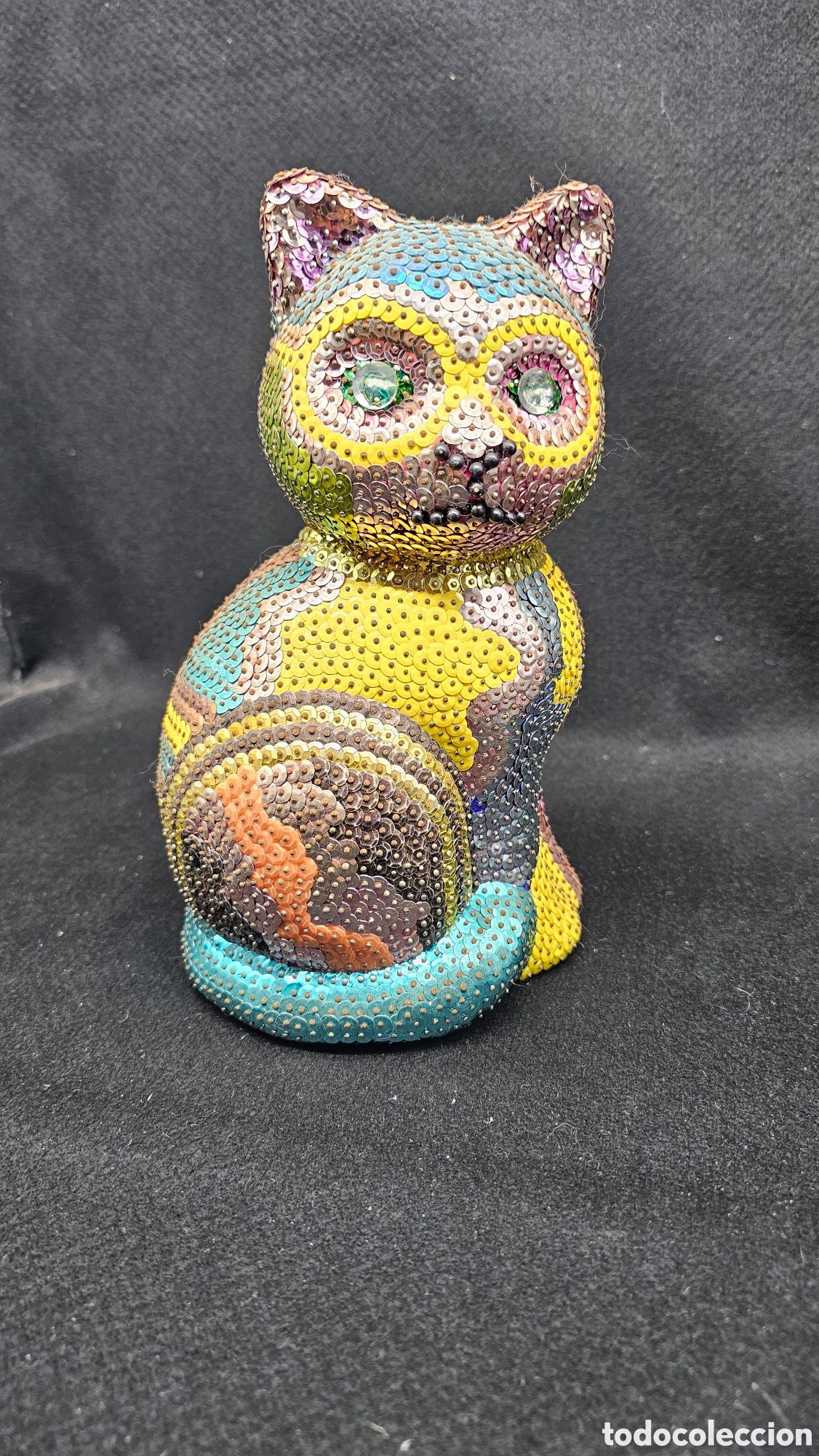 Arte: Escultura de gato con lentejuelas