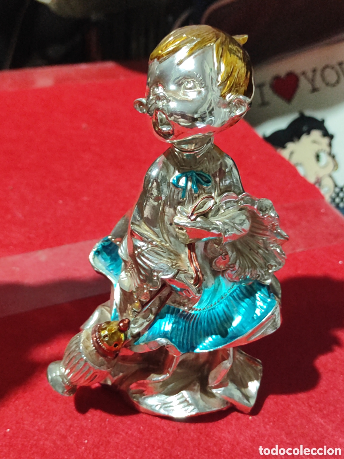 Arte: Figura de monaguillo de resina con ba&ntilde;o de plata