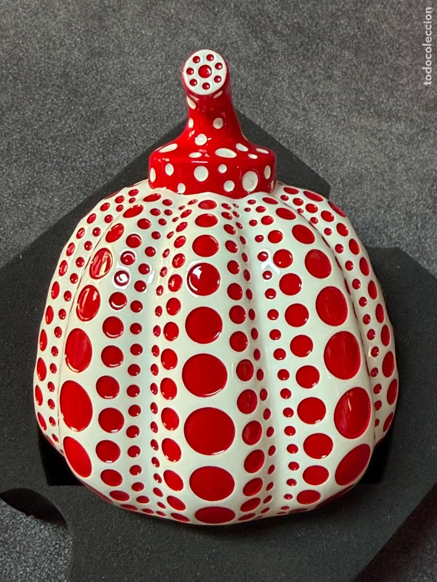 Arte: Yayoi Kusama , calabaza en caja , procedente de exposici&oacute;n , pumpkin