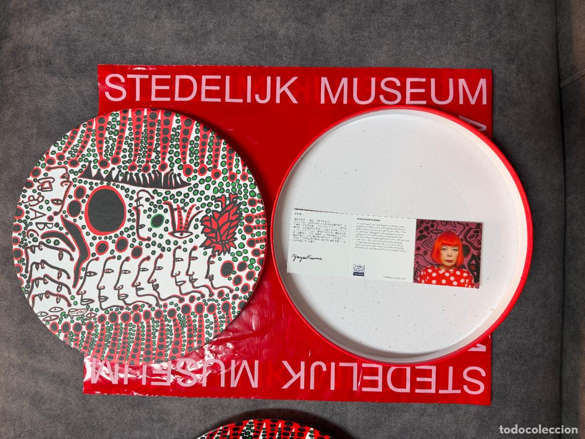 Arte: Yayoi Kusama , plato en caja , procedente de exposici&oacute;n ,Women wait for love ...