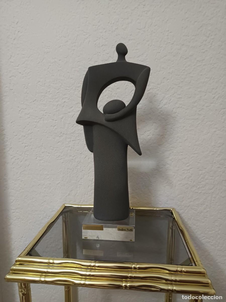Kunst: Escultura abstracta y figurativa de la reconocida artista Cristina Puell